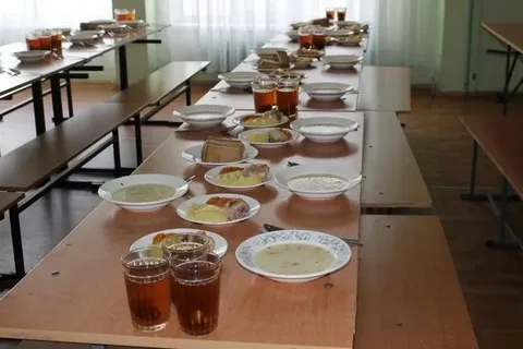 Школьная столовая.